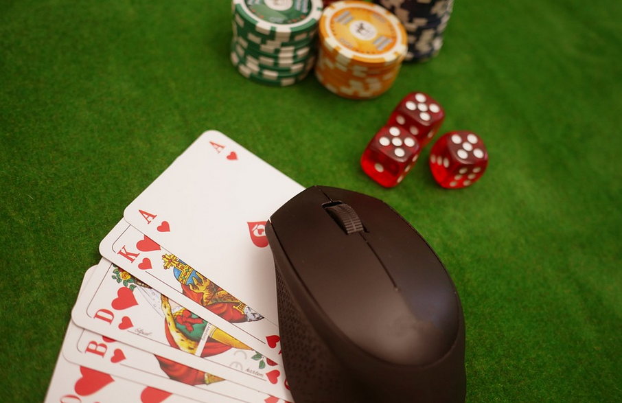 How Online Casinos Use Design to Attract and Retain Players